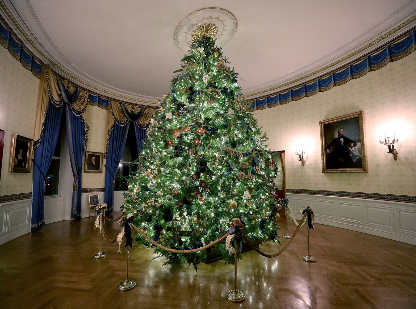 Trump Christmas tree (2019)